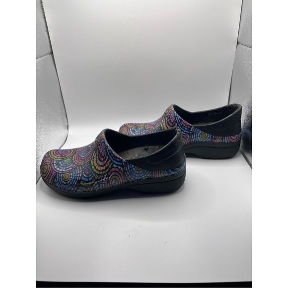 Crocs Neria‎ Pro II Graphic Clog Black Paisley Dual Comfort women’s size 7w - Picture 1 of 4